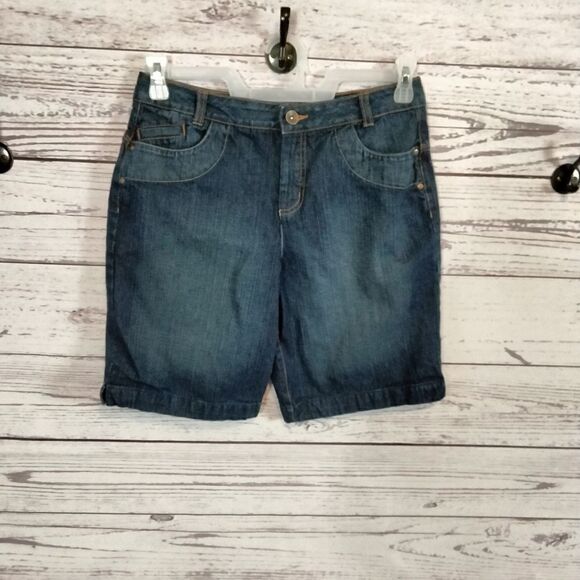 "FadedâGlory"âwoman'sâjean shortsâ𩳠- Picture 1 of 7